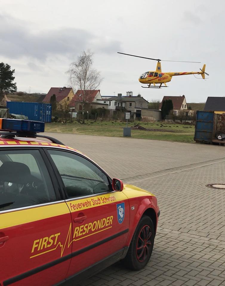 auf dem Bild sehen Sie unser First Responder Fahrzeug und den NEH der Ambulanz Millich